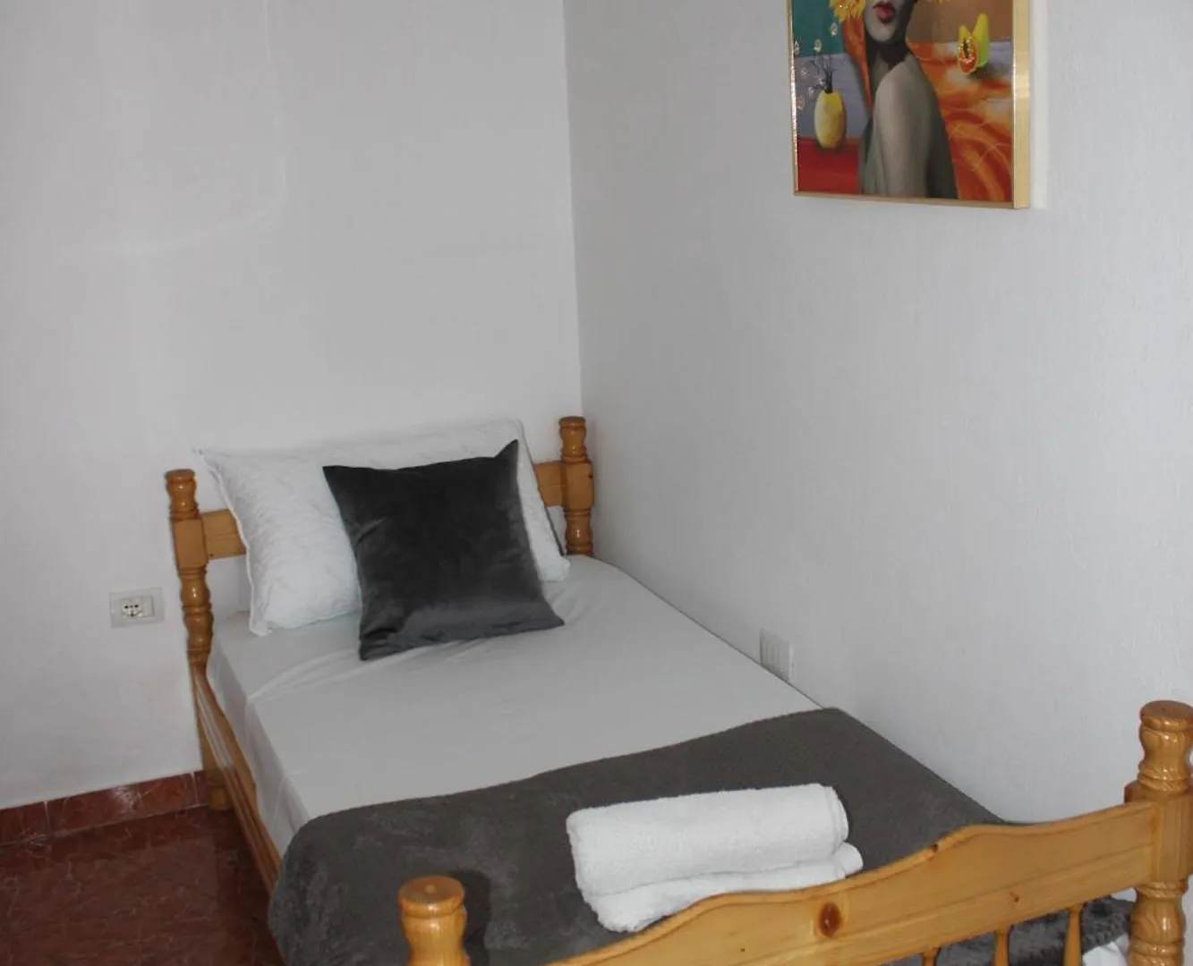 Crew Hostel تيرانا