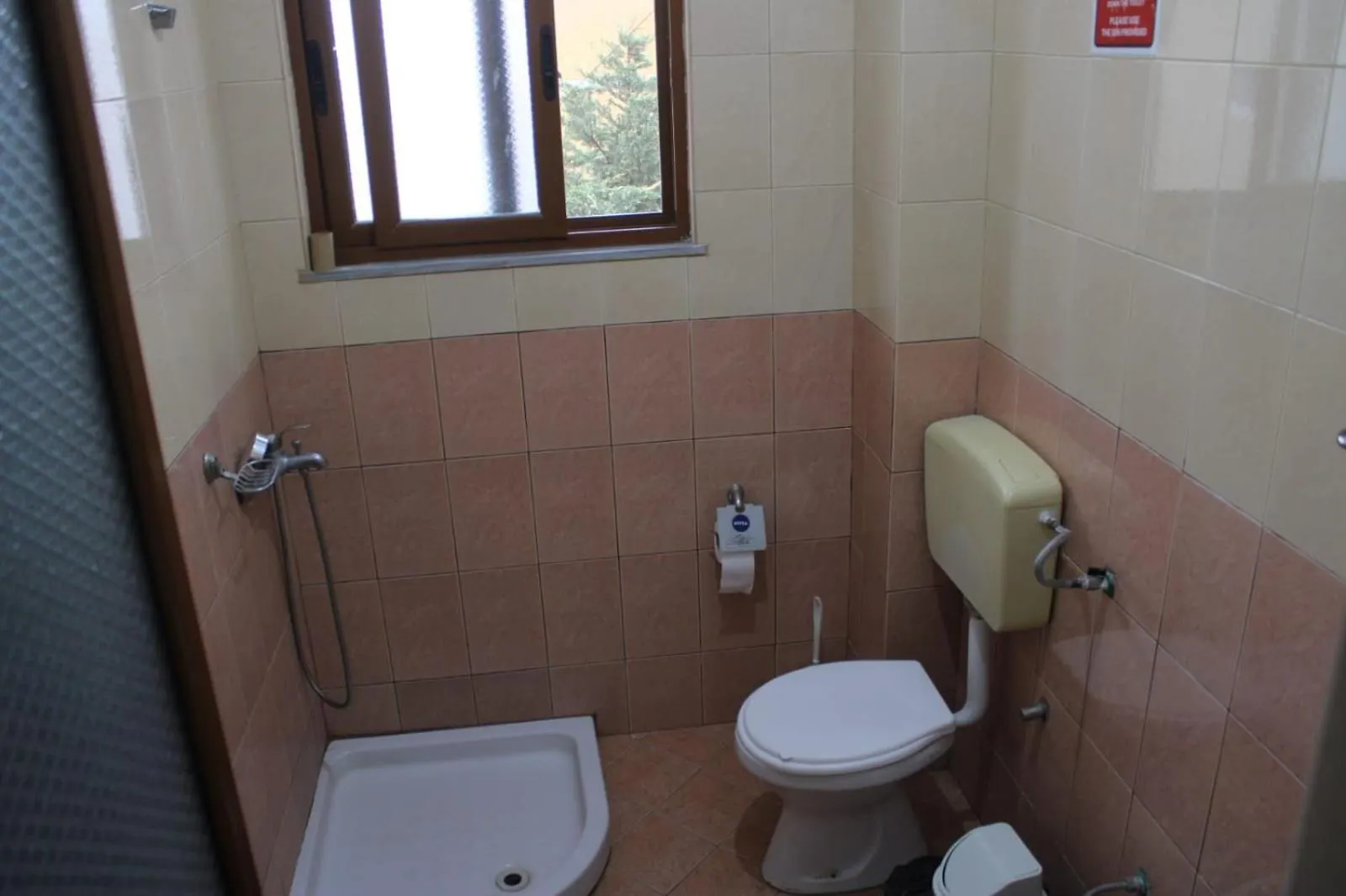 Crew Hostel تيرانا ألبانيا