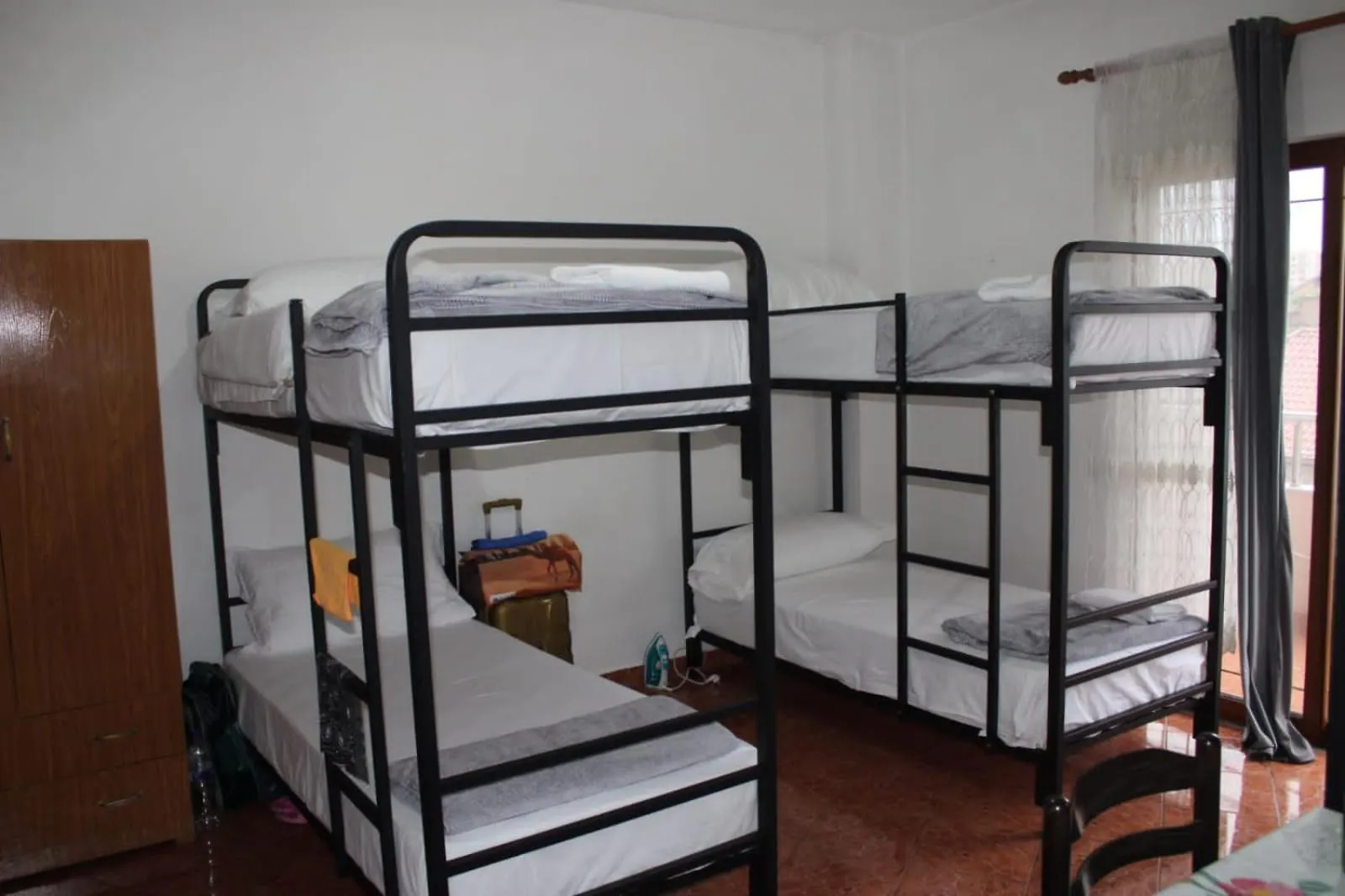 Crew Hostel تيرانا